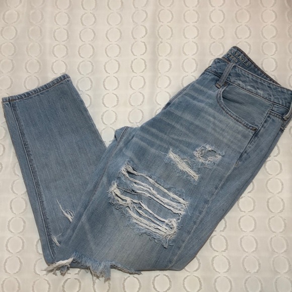 American Eagle Outfitters Denim - AEO Women’s Ripped Jeans. SZ 10.